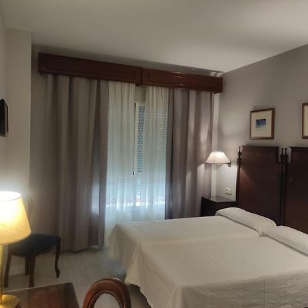 Hotel Iberia Plaza America Касерес Экстерьер фото