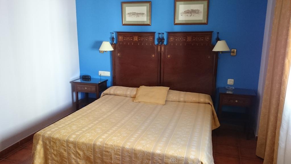 Hotel Iberia Plaza America Касерес Номер фото