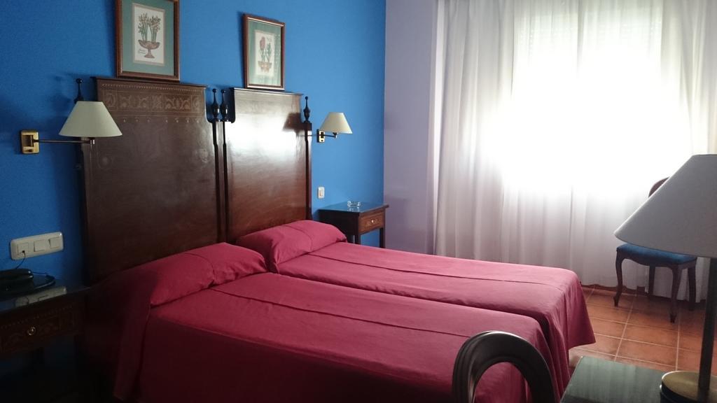 Hotel Iberia Plaza America Касерес Номер фото