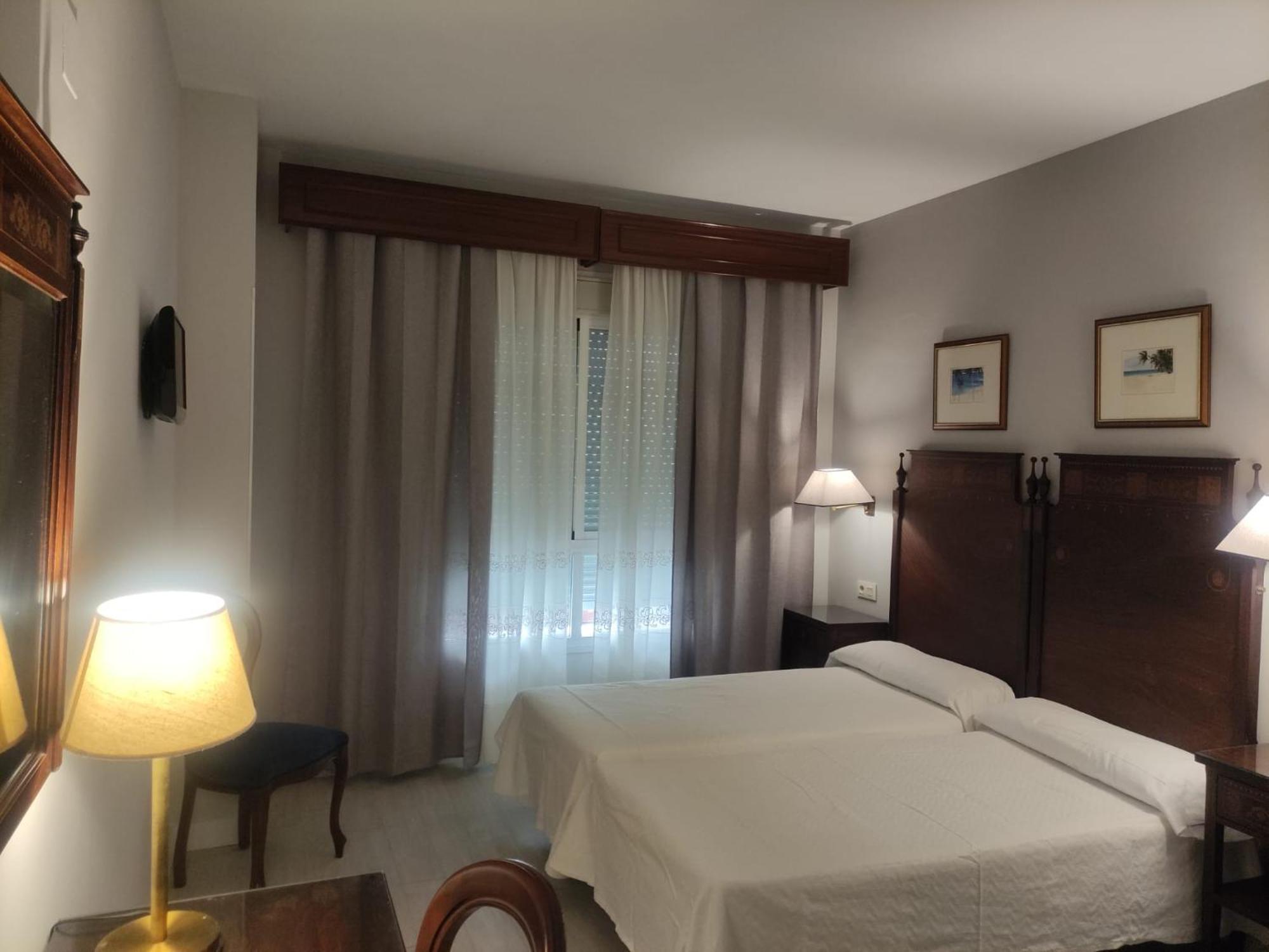 Hotel Iberia Plaza America Касерес Экстерьер фото