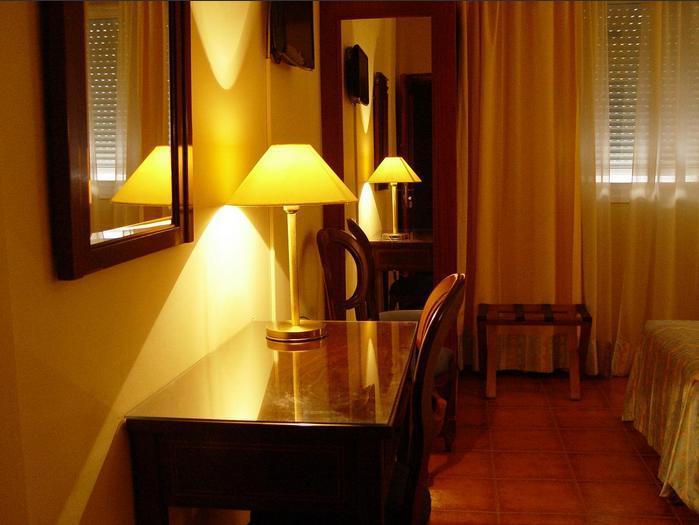 Hotel Iberia Plaza America Касерес Экстерьер фото