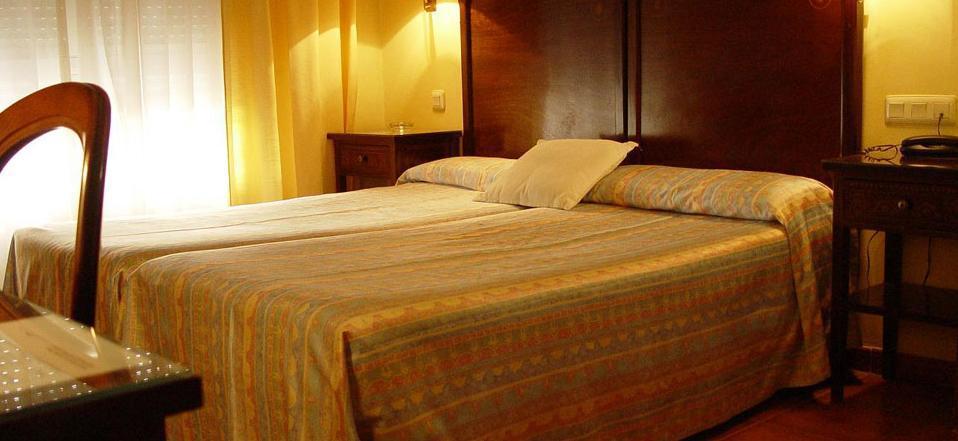 Hotel Iberia Plaza America Касерес Экстерьер фото