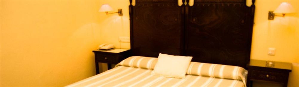 Hotel Iberia Plaza America Касерес Экстерьер фото